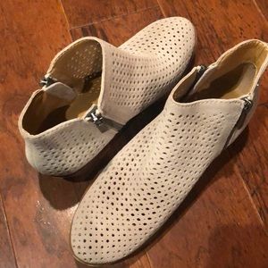 NWOT..Lucky Brand ankle boots
